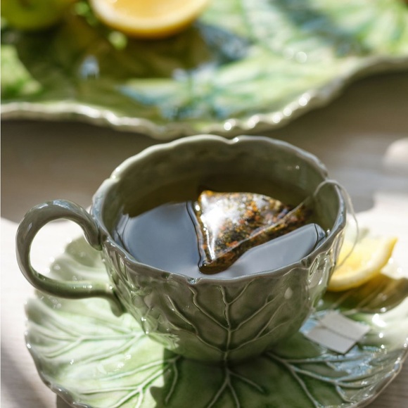 White Lily Pad Tea Cup and Saucer - Picture 8 of 16